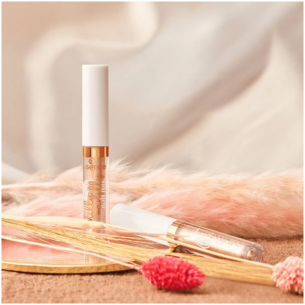 Essence Chilly Vanilly Liquid Eyeshadow 01 Not So Basic Vanilla - Image 5
