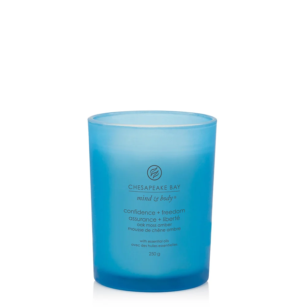 Chesapeake Bay Candle Confidence & Freedom (Oak Moss Amber) Media dence & Freedom (Oak Moss Amber) - Image 2