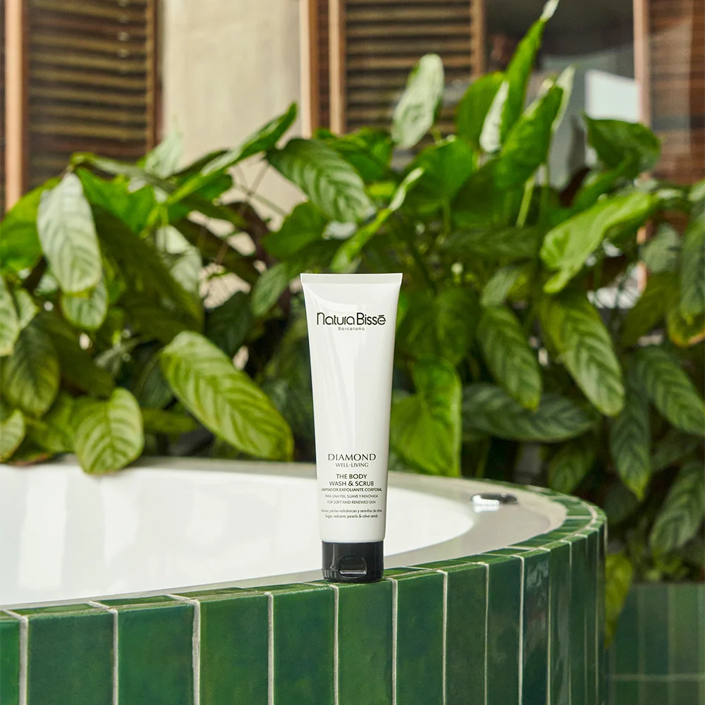 Natura Bissé Diamond Well-Living The Body Wash & Scrub 150 ml - Image 3