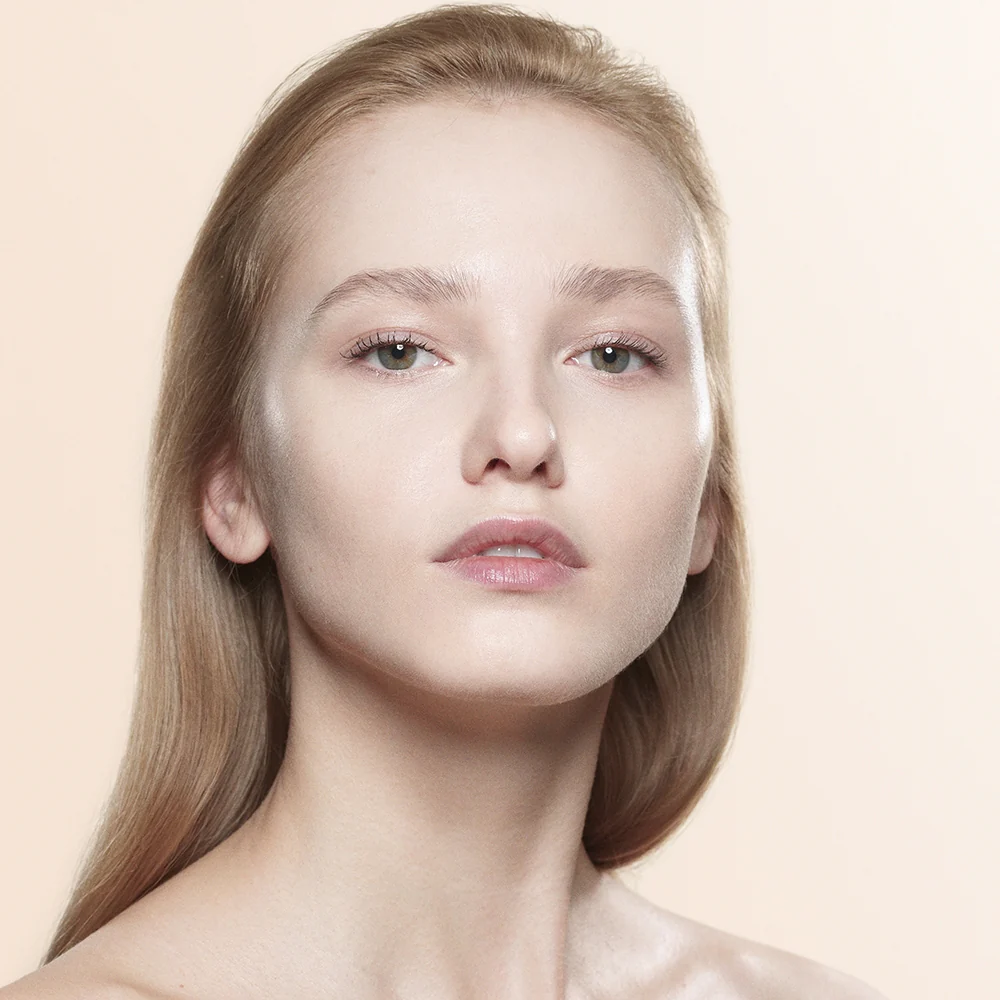 Armani Luminous Silk Foundation 04 - Image 5