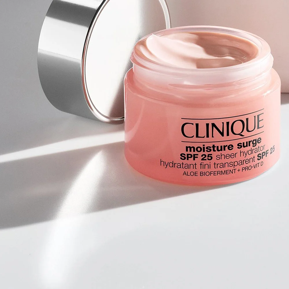 Clinique Moisture Surge SPF25 Sheer Hydrator 50 ml - Image 3