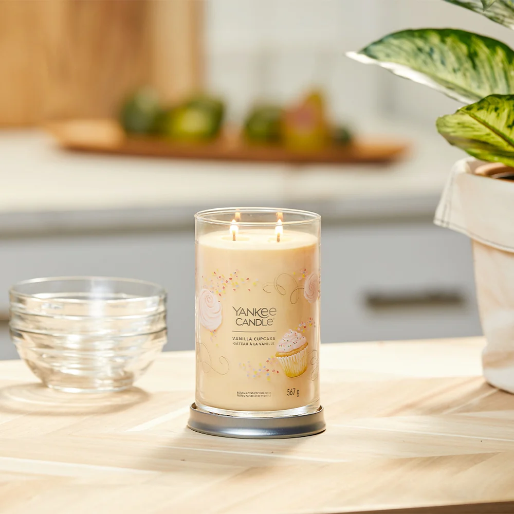 Yankee Candle Vanilla Cupcake Signature Tumbler - Image 5